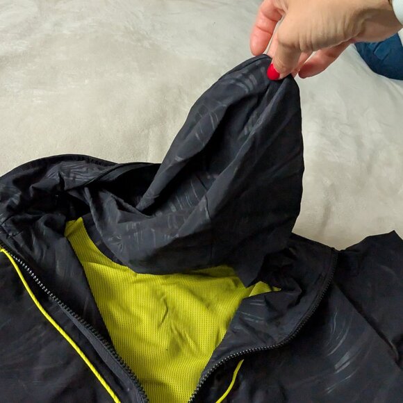 Fabletics Black and green hooded windbreaker - loose fit - Picture 10 of 16